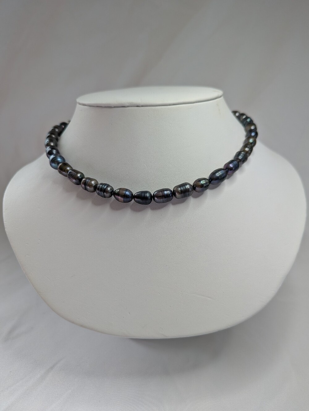 Freshwater Peacock Pearl Necklace - Iridescent